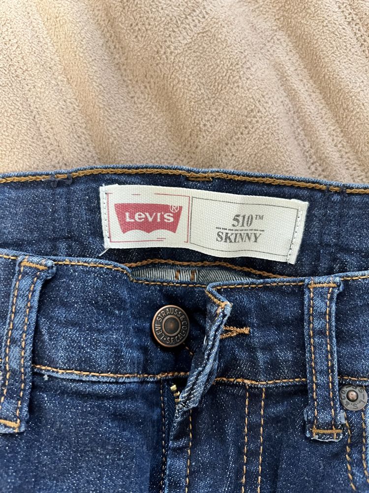 Жіночі джинси Levis