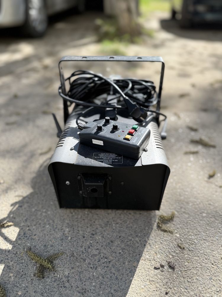 Продам дым машина Antari Z-1200II