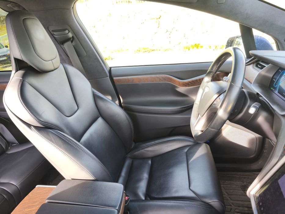 Tesla Model X 75D