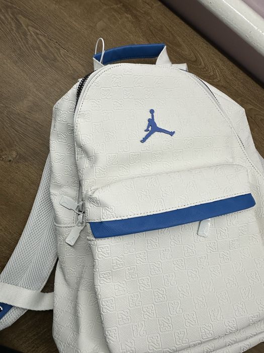 Рюкзак Jordan в білому колірі