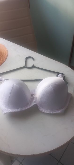 Biustonosz- bielizna