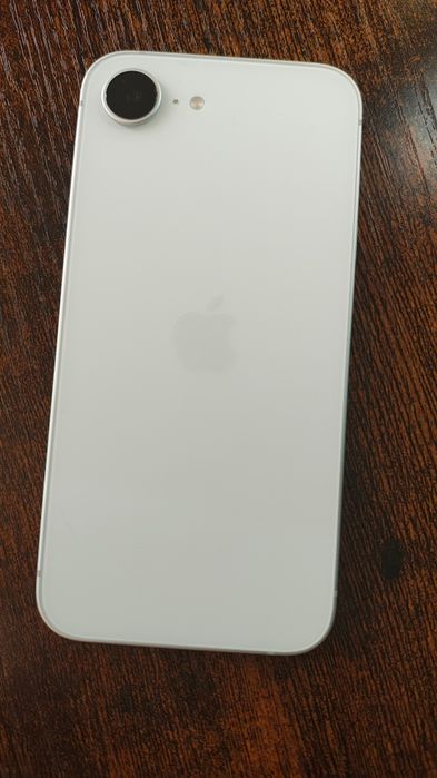iPhone 16e 128 biały