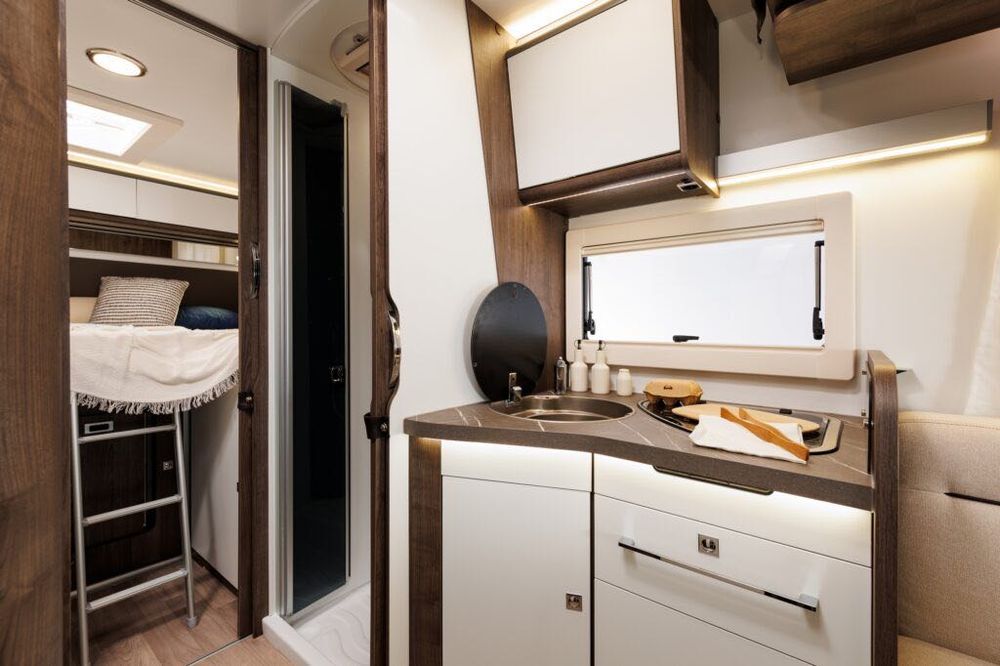 Wynajem Kampera 468 SE Rok 2024, komfortowy, bogato wyposażony, Łódź