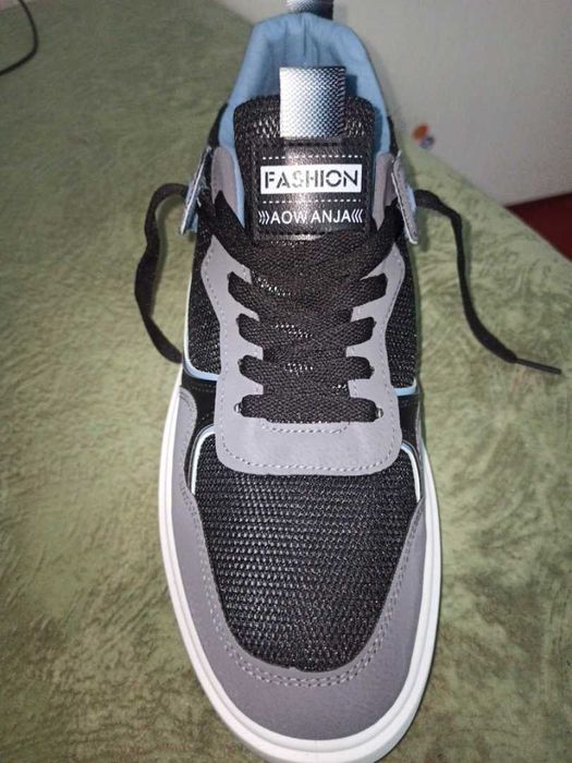 Чоловічі кросівки Нові, 44 розміру, літні.