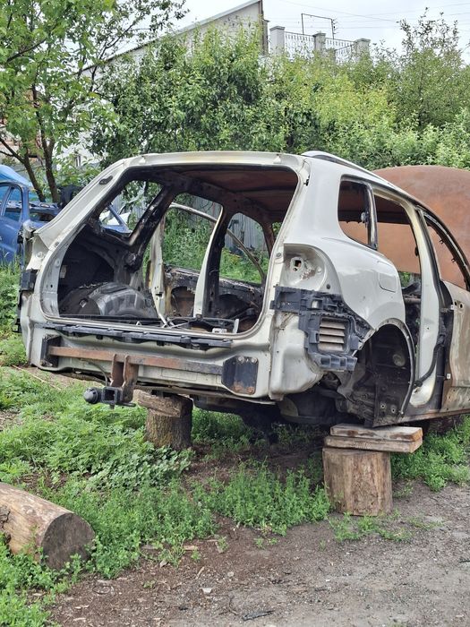 Задня частина кузова Volkswagen Touareg 2012р.