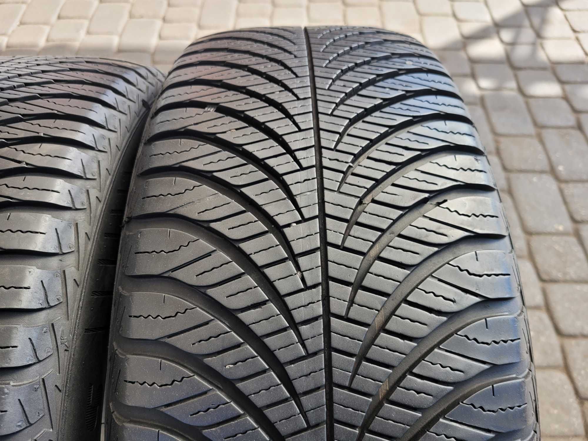 235 / 55  R  17   Goodyear Całoroczne