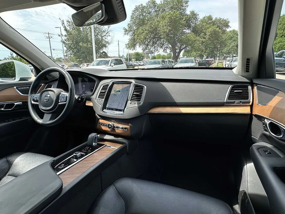 Volvo XC90 T8      2023
