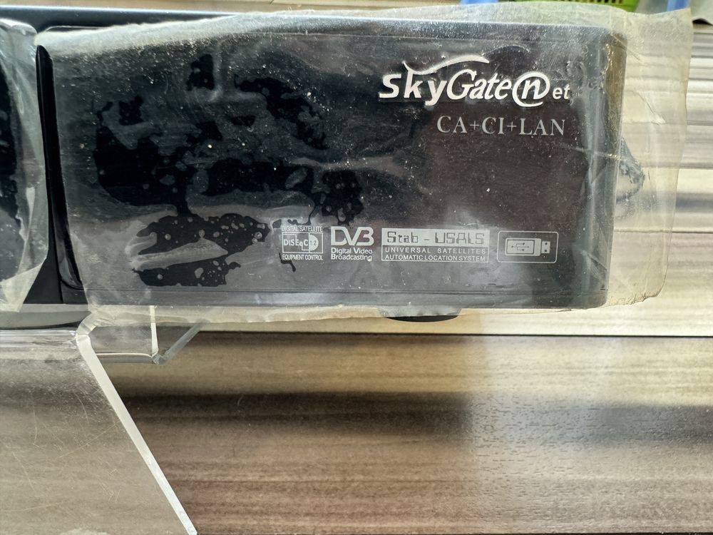Спутніковий цифровий ресивер  SkyGateNET CA+CI+LAN