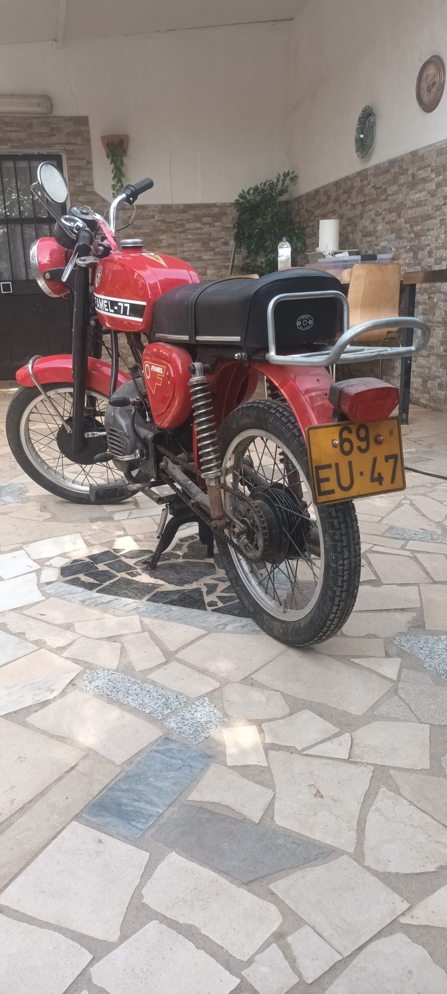 Vendo moto famel 77