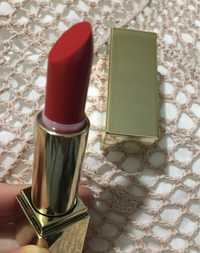 Czerwona szminka Estee Lauder