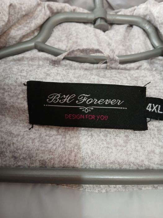 Жіноча куртка з капюшоном