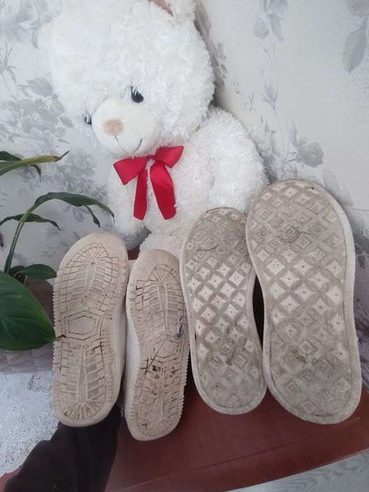 Віддам 3 пари красовок на 36-37 розмір