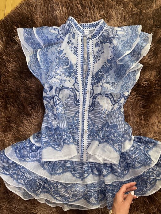 Оригинальный комплект блузка с юбкой