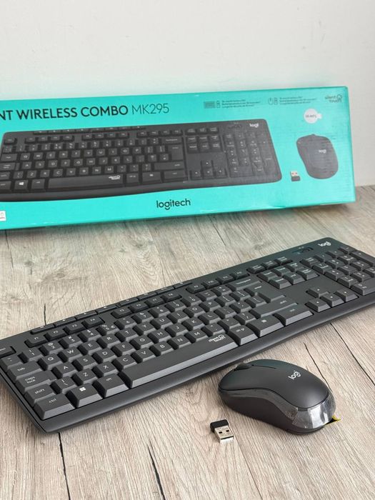 Комплект (клавіатура, миша) Logitech MK295 Wireless Combo Black NL