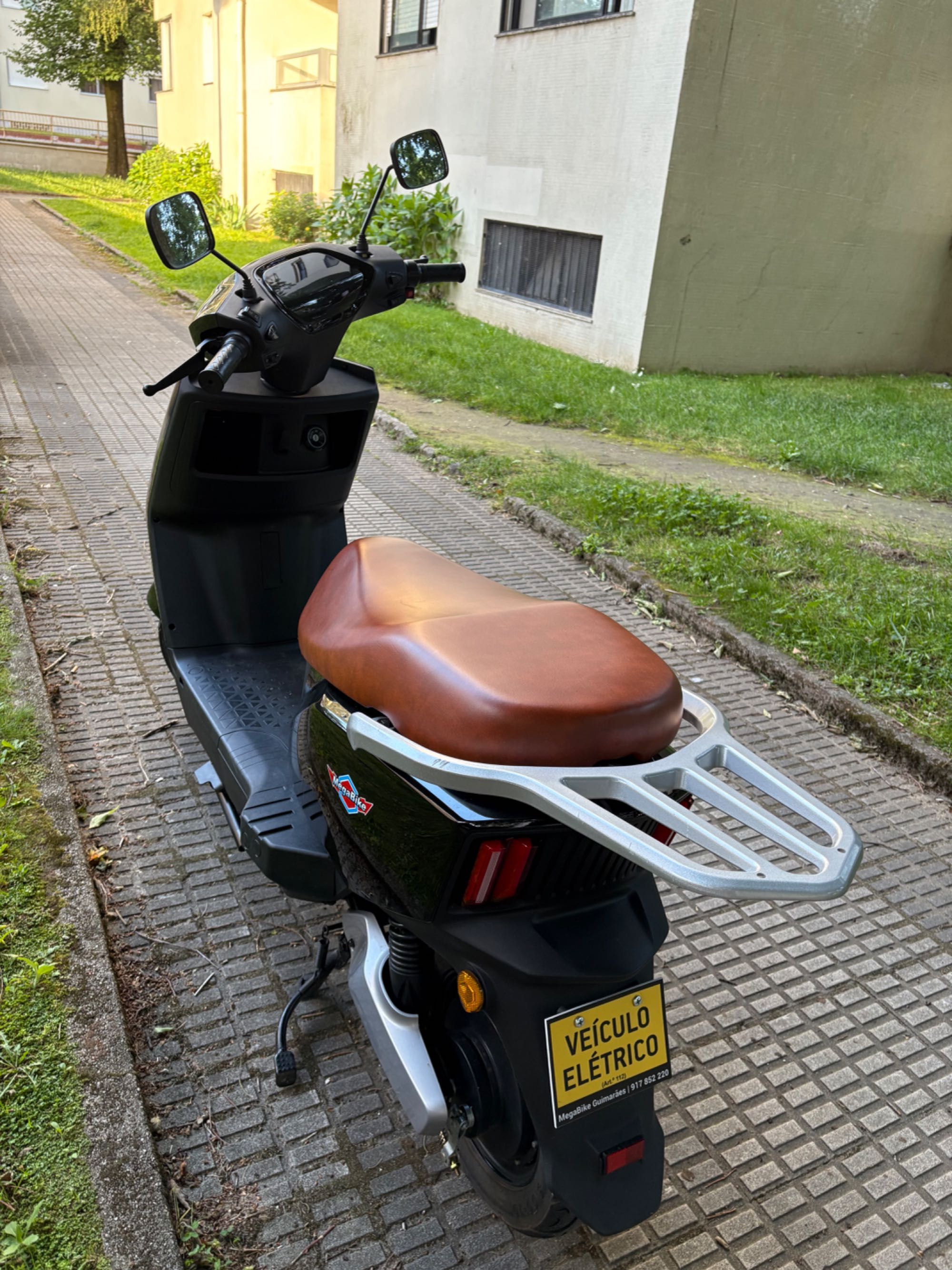 Mota elétrica ( Não necessita de carta de condução) Vendo pu troxo)