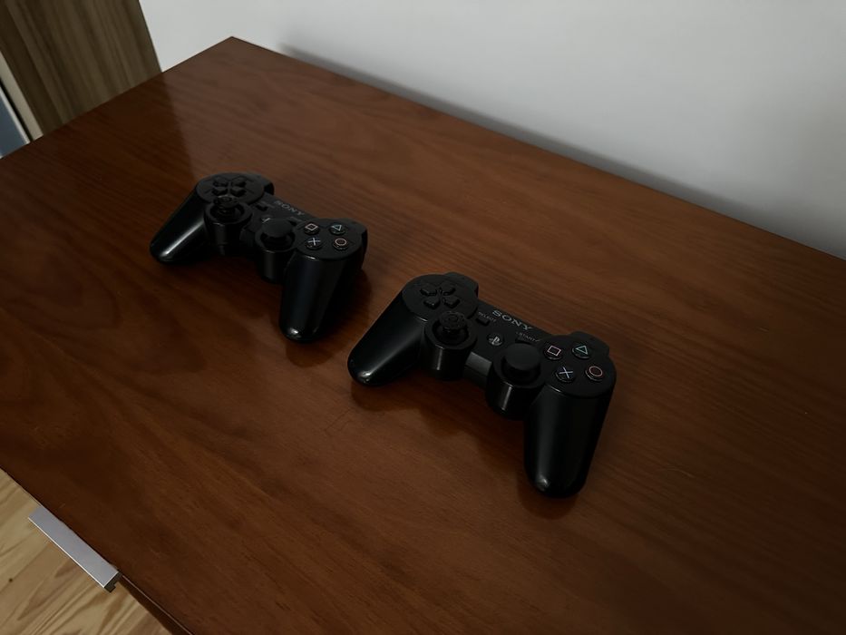 PlayStation 3 Slim c/SSD 500gb + 2 DualShock3 Genuinos