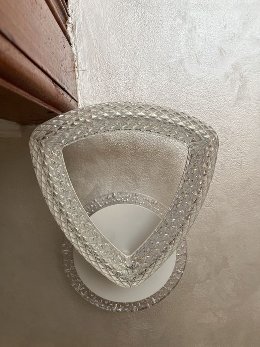 світлодіодний світильник бра з кольоровою підсвіткою