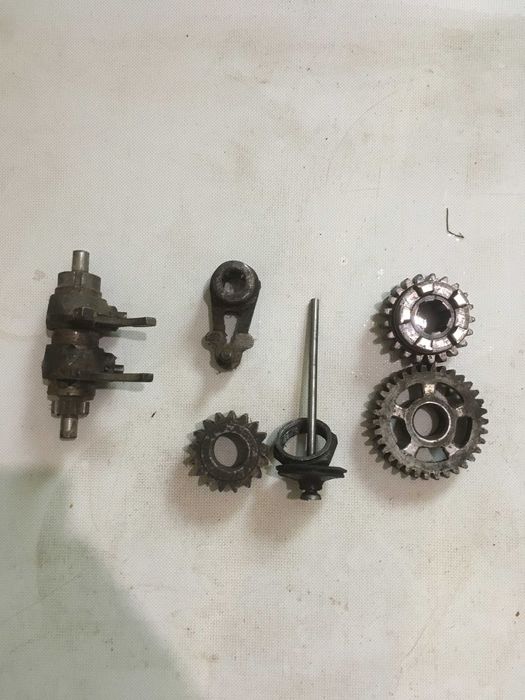 Залишки двигуна і коробки ІЖ-Ю2