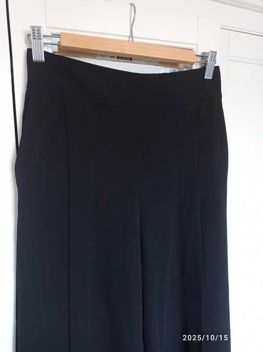 Eleganckie damskie spodnie materiałowe kuloty czarne Zara rozmiar XS S