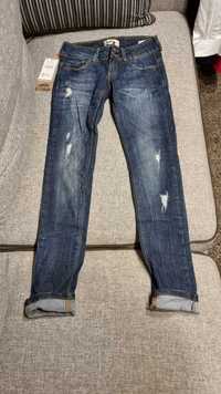 NOWE spodnie jeansowe damskie Bershka rozmiar 34