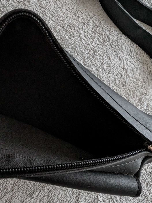 Czarna elegancka skórzana torebka nerka saszetka Cropp skaj jak nowa