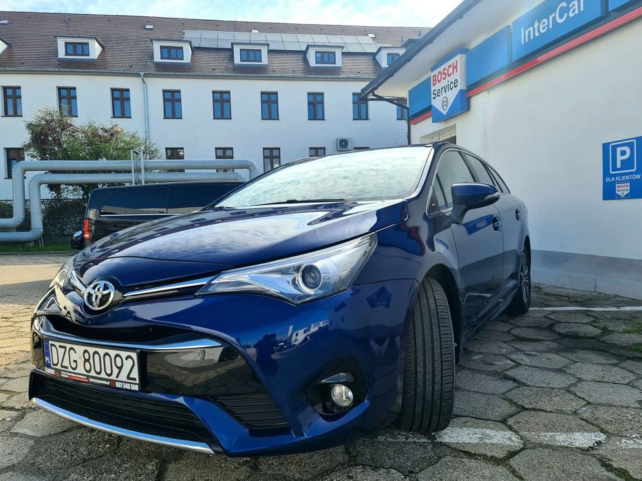 Toyota Avensis 2.0 D-4D PRESTIGE • 2017 bogate wyposażenie • przebieg 86.025 km