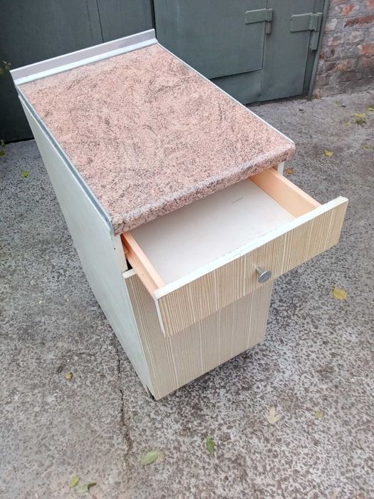 Тумба нижня на кухню. 40x60x89 (ШxВxГ) регульовані ніжки , столешня .