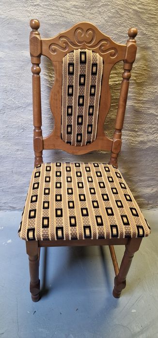 Krzesła dębowe w idealnym stanie