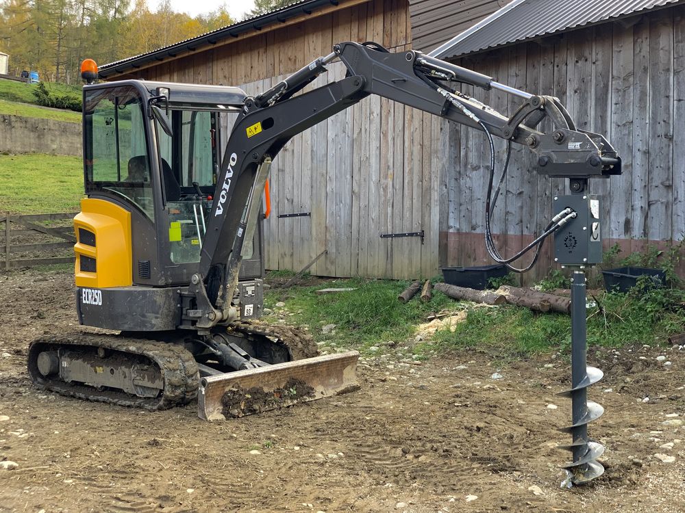 Roboty ziemne, Uslugi minikoparką