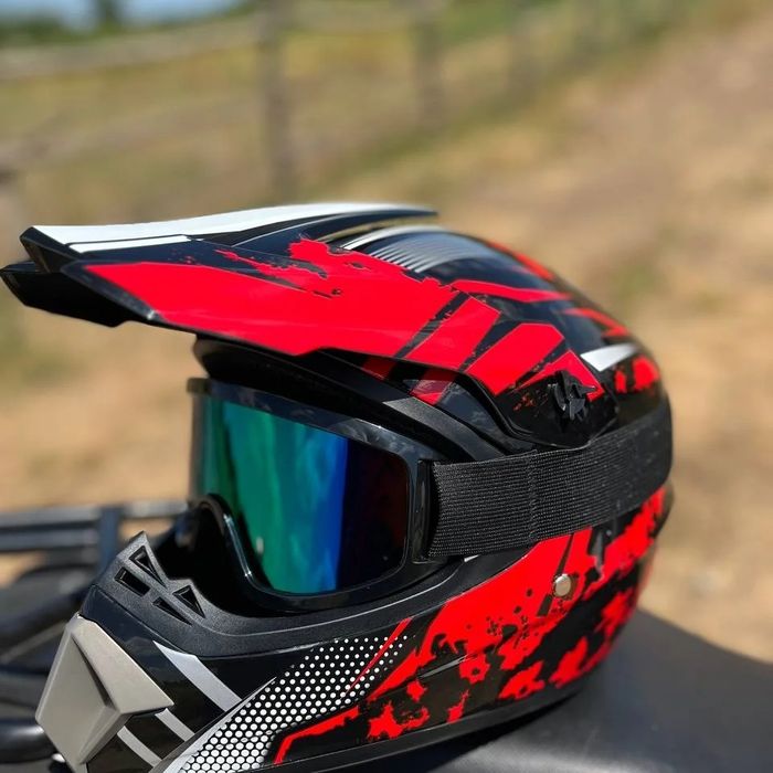 Кросовий шолом з окулярами