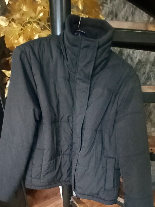 Куртка жіноча Stradivarius.