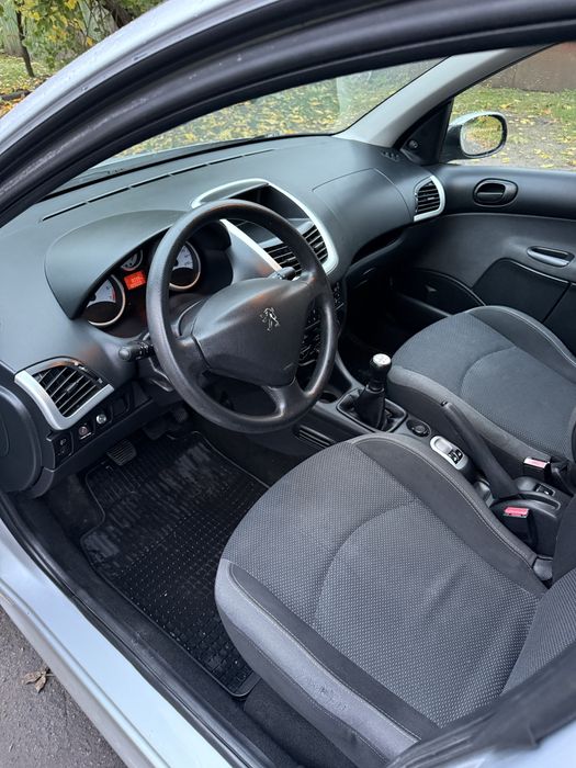 Пежо 206+ 2009 рік