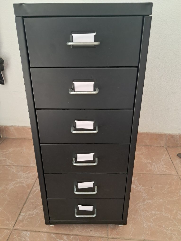 Movel de gavetas com rodas