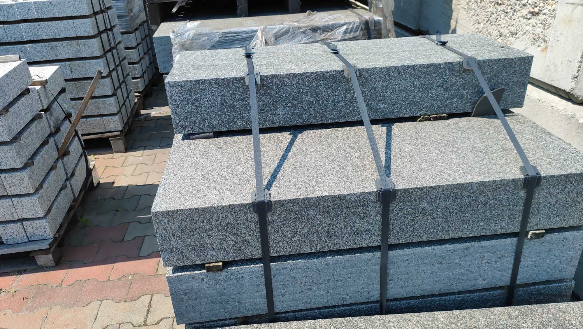 Stopień granitowy czarny granit schody stopnie schodowe kostka obrzeża