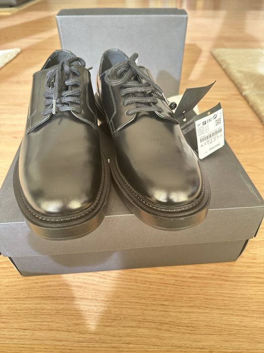 Sapatos em pele de cordao