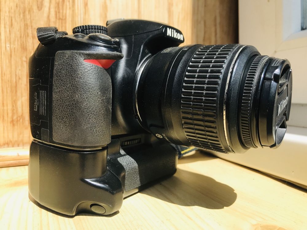 Nikon d3100 +об'єктив Nikon DX Nikkor 18-55 та + батарейний блок