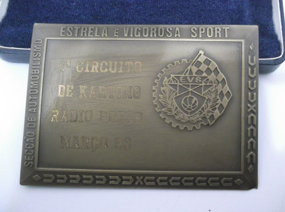 Medalhas de Rally e Karting em bronze + trofeu (ver fotos)