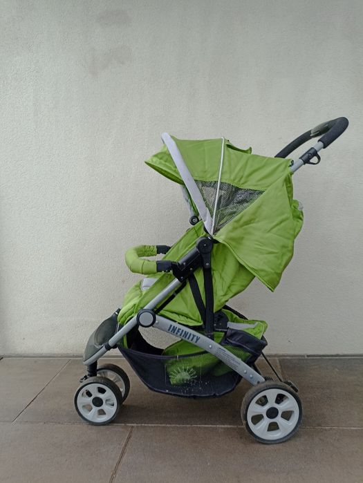 Wózek spacerowy Infiniti Quatro