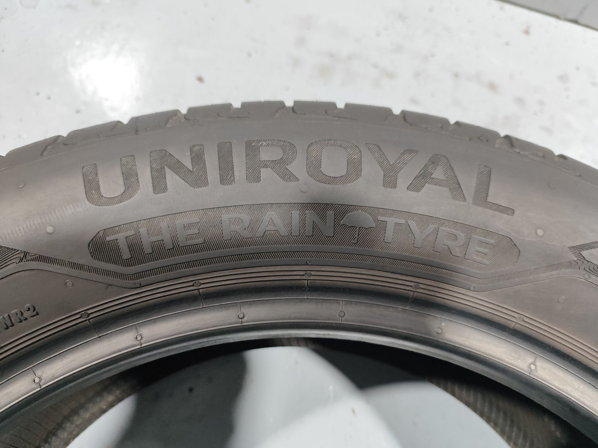 2 pneus semi novos 205-55R16 Uniroyal - Oferta da entrega