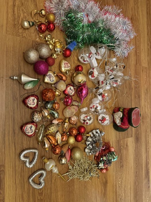 Новорічні іграшки