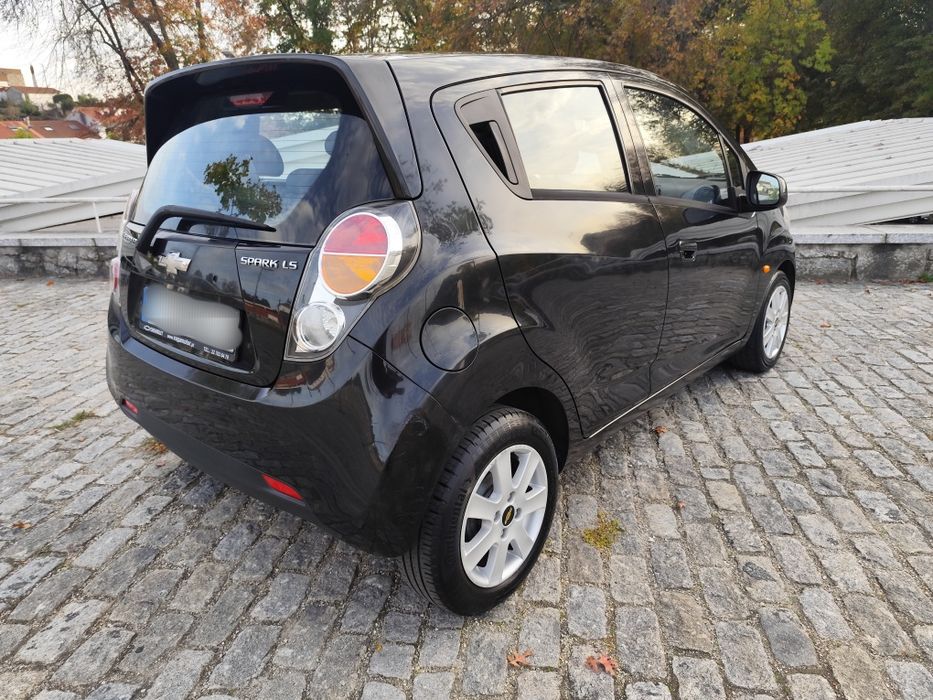 Vendo Chevrolet Spark 1.0 LS
Carro super económico e versátil. 
Em b