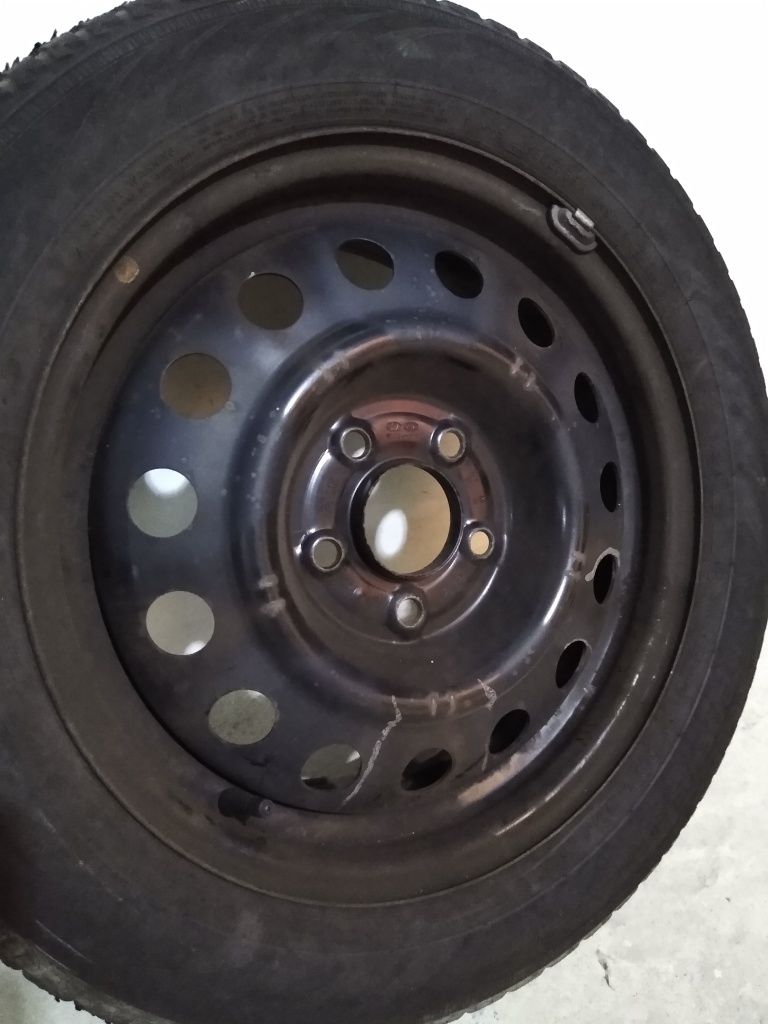 Felgi stalowe z oponami Nokian 205/55/ 16 zimowe