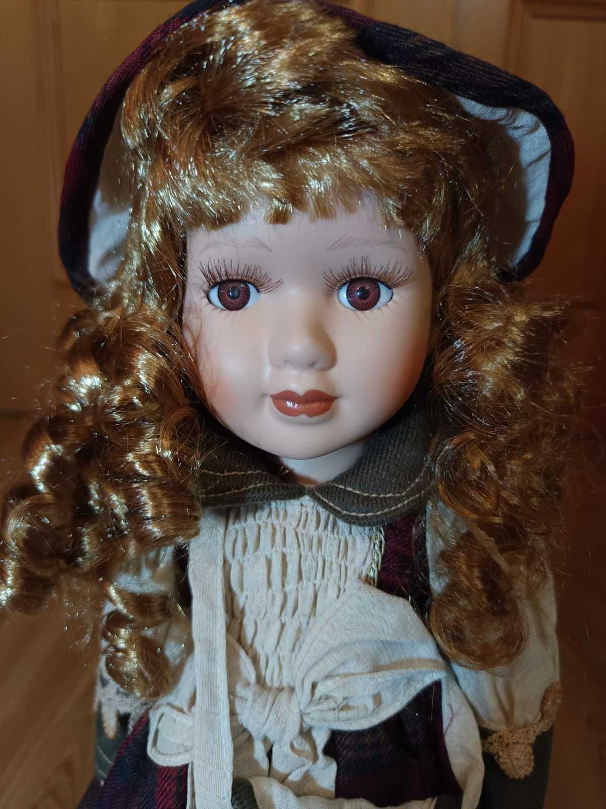 Boneca de Porcelana com Caixa Original – Estilo Camponesa