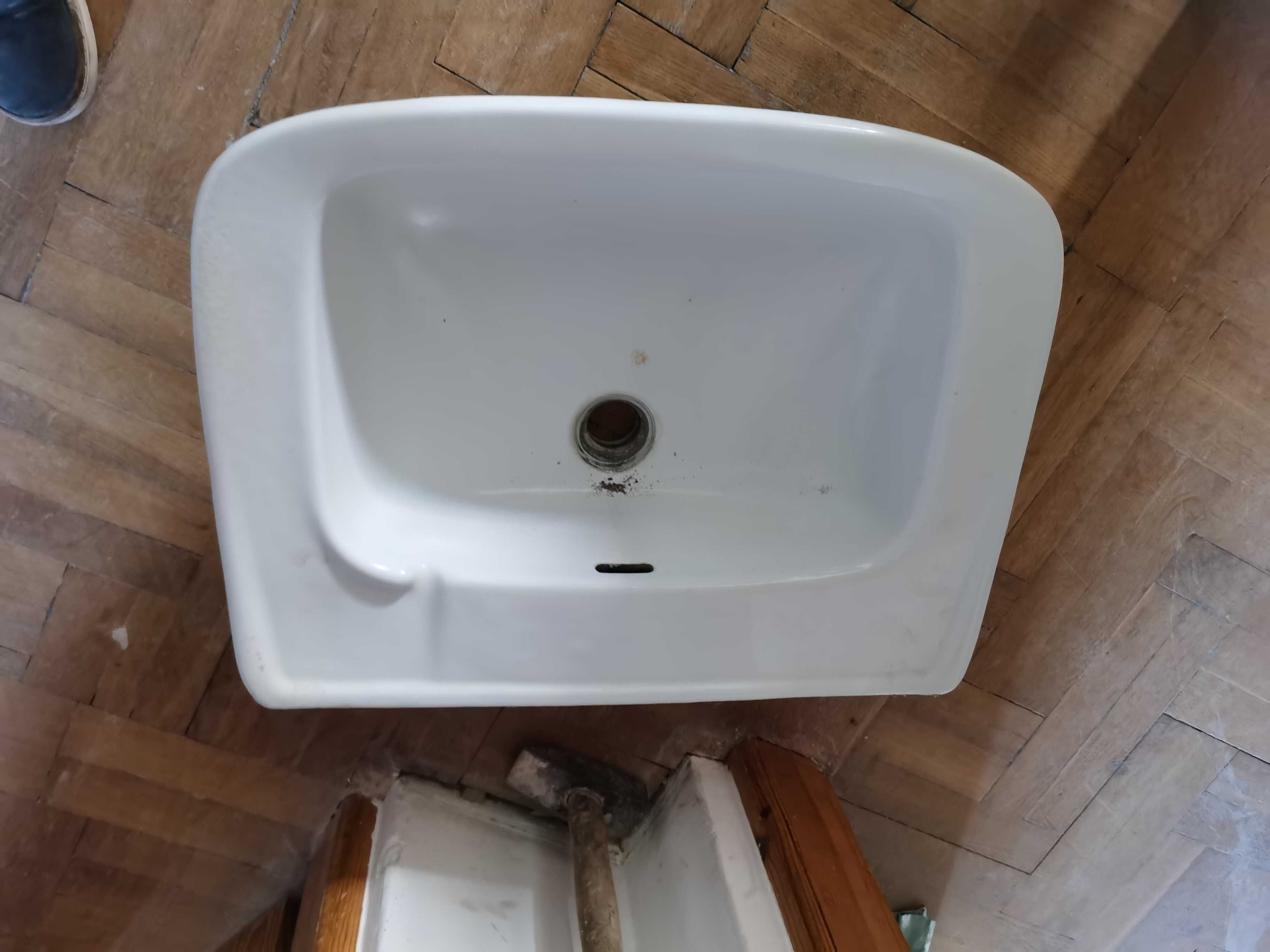 Umywalka z postumentem