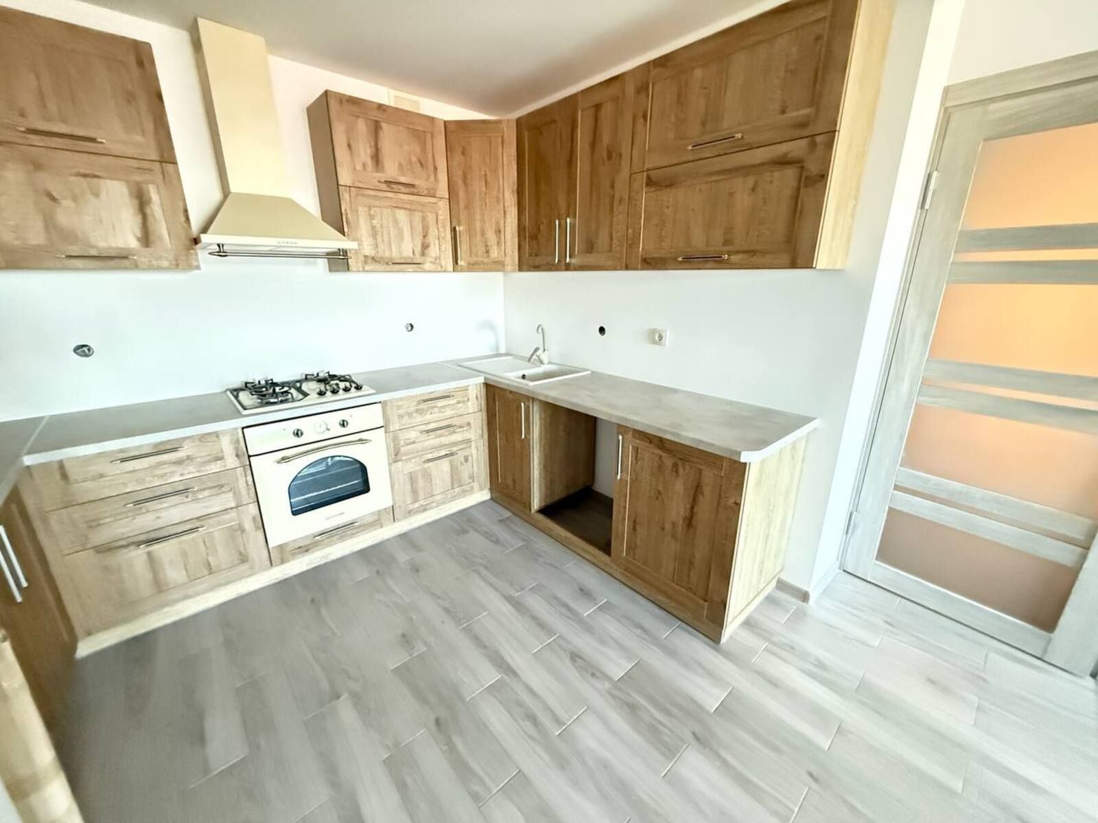 Продається двокімнатна квартира із кухнею стідією в новобудові