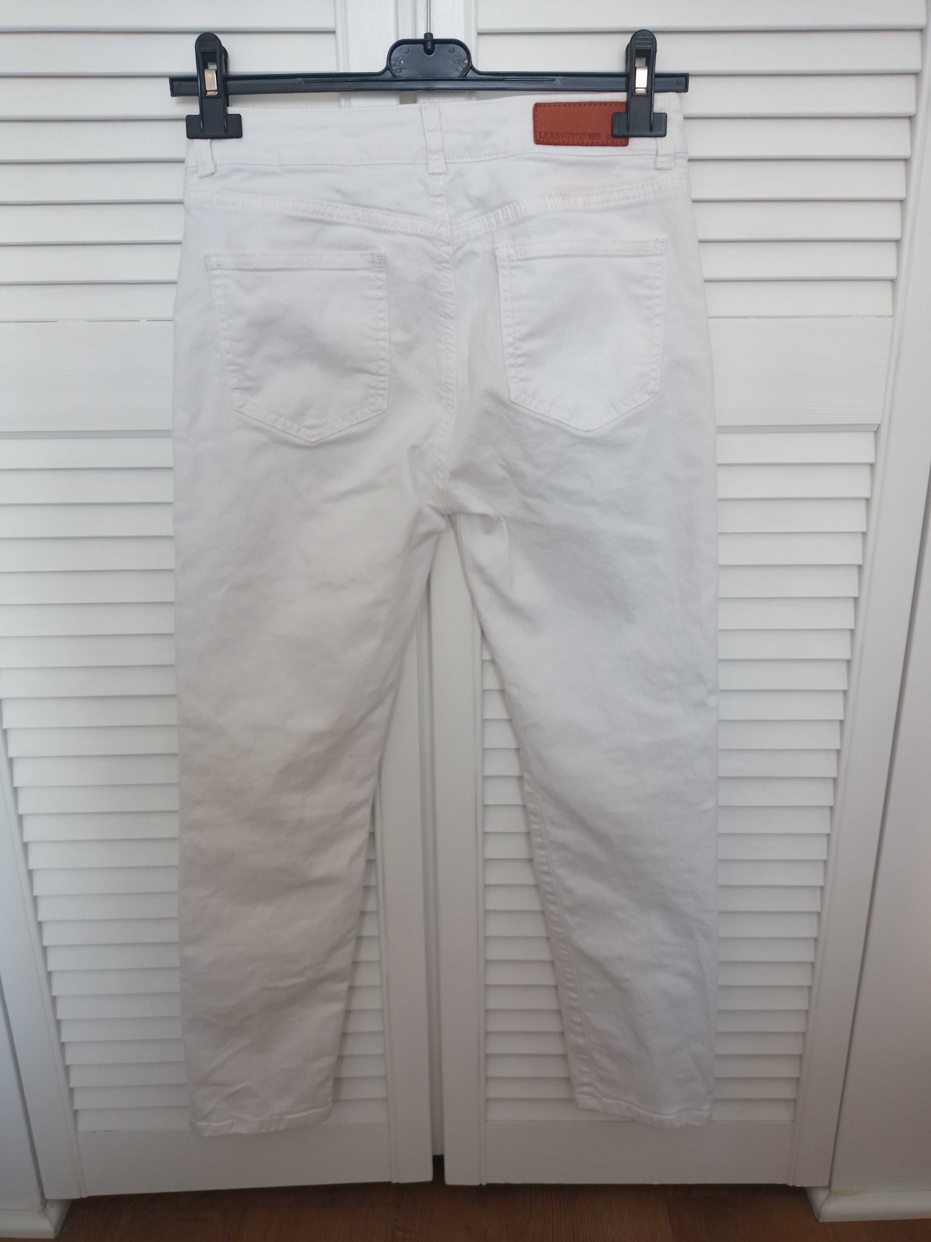 Białe spodnie (jeans)