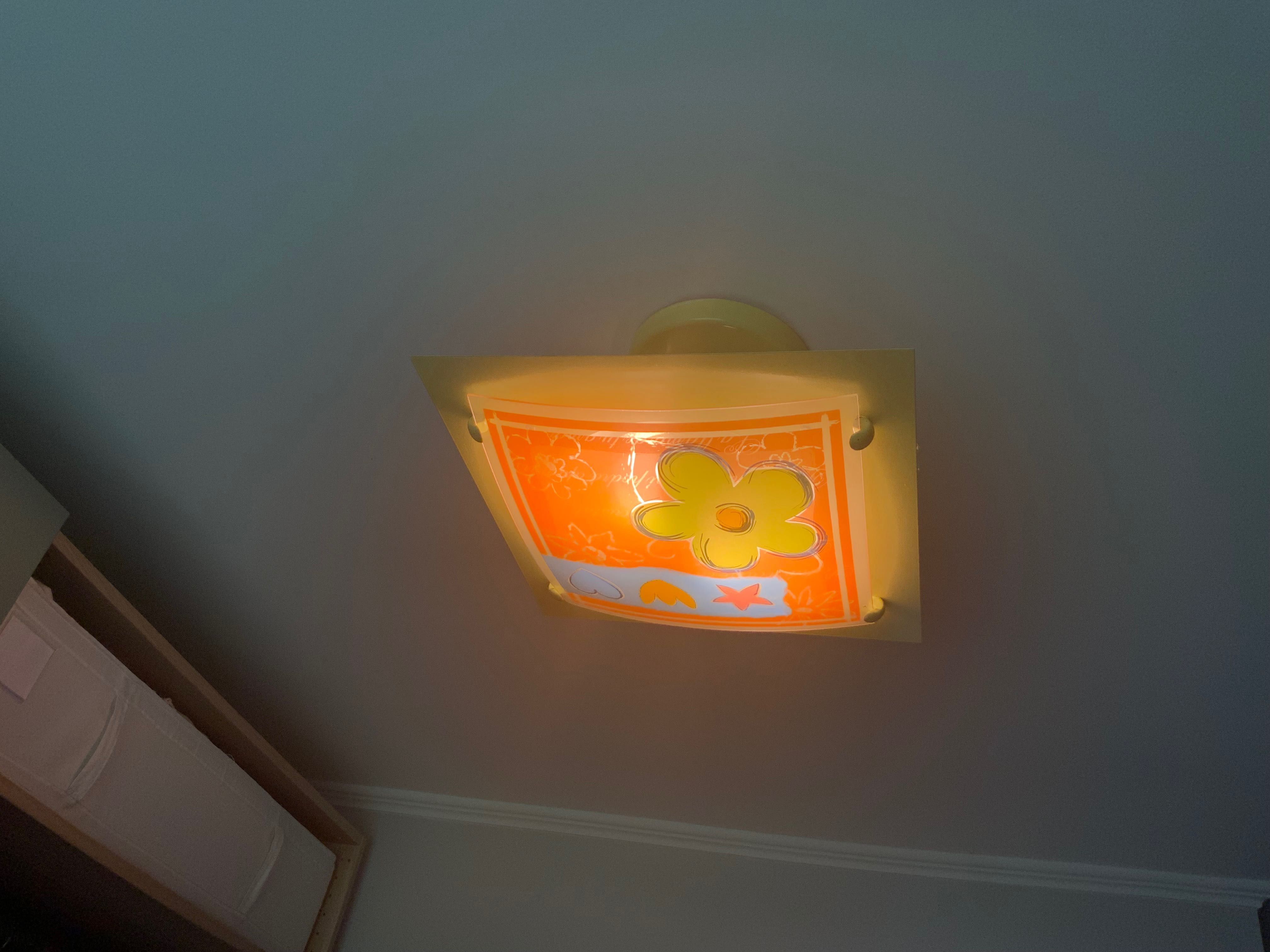 Kolorowa lampa sufitowa do pokoju dziecięcego