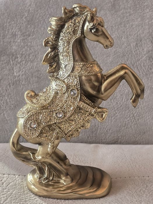 Piękna bogatozdobiona cyrkoniami figurka konia arabskiego. KOŃ ARABSKI