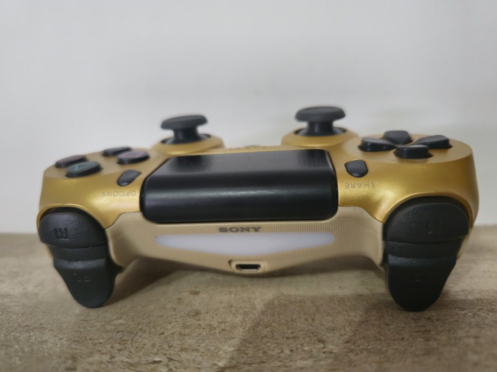 Comando PS4 Dourado