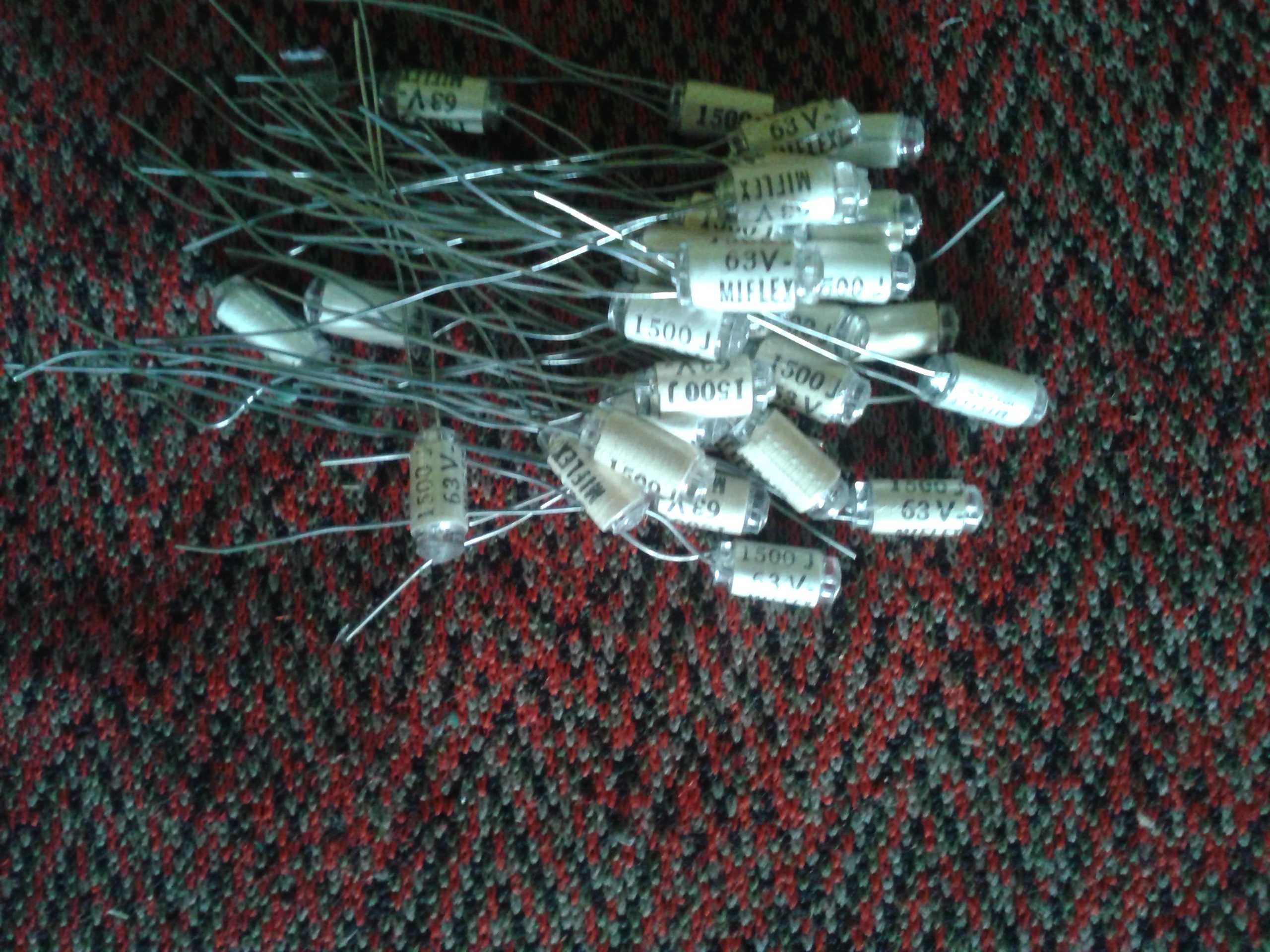Scalak stabilizator napięcia sztuk 5.Kondensatory.